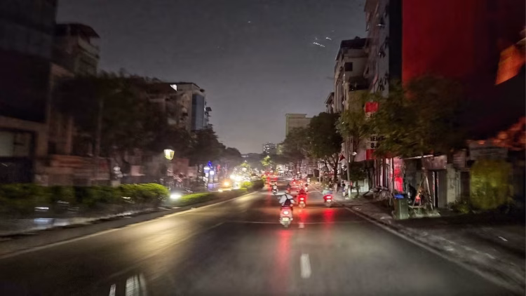 Hà Nội Hit by Repeated Nighttime Blackouts and Extreme Heat as Ministry Warns of ‘Unprecedented Pressure’